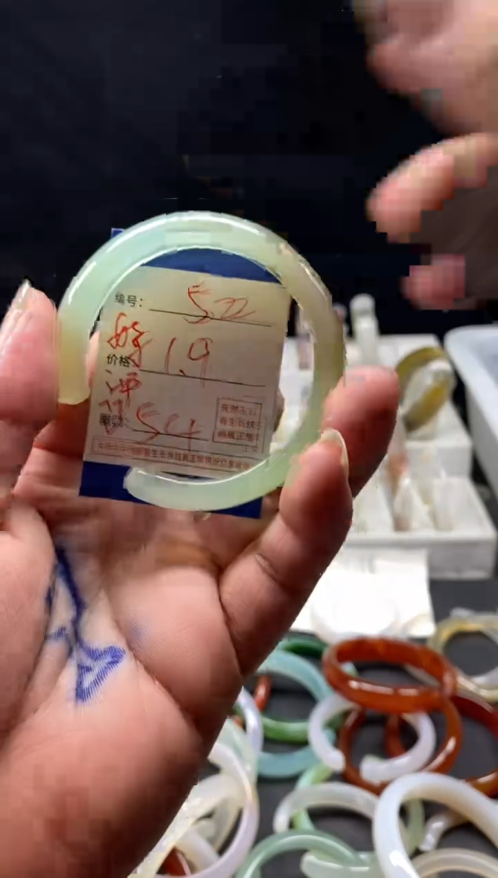 手镯玛瑙/玉髓未镶嵌52