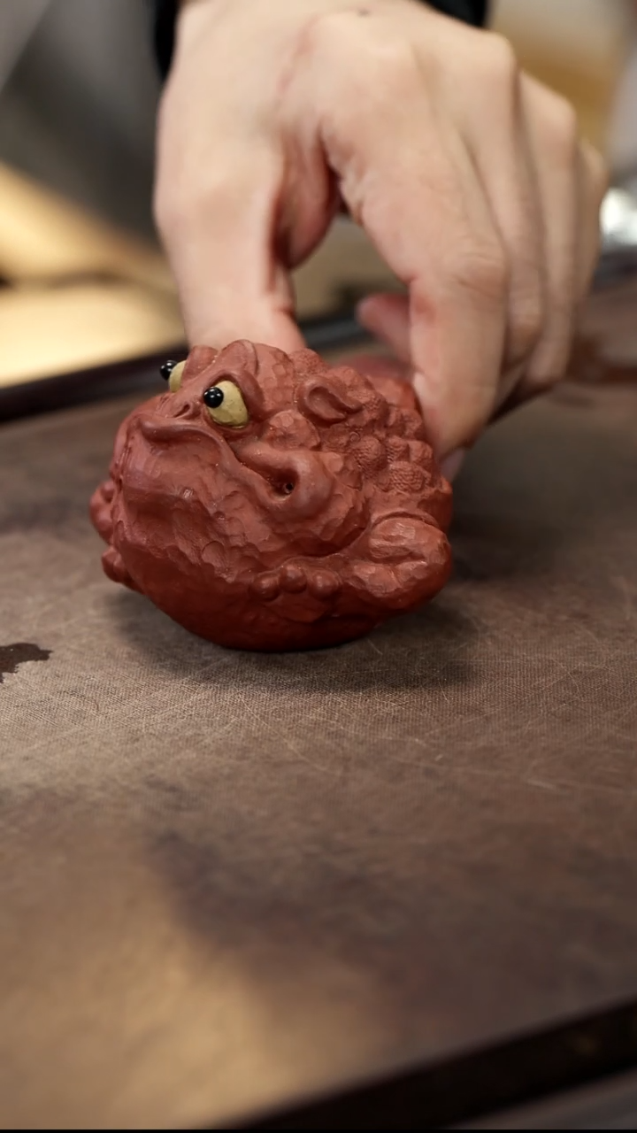 金蟾雕塑茶宠摆件