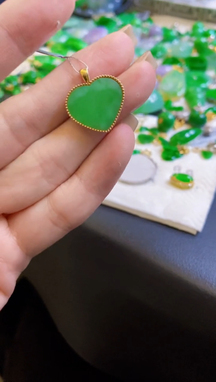 【闪购商品】定制翡翠18K金镶嵌吊坠