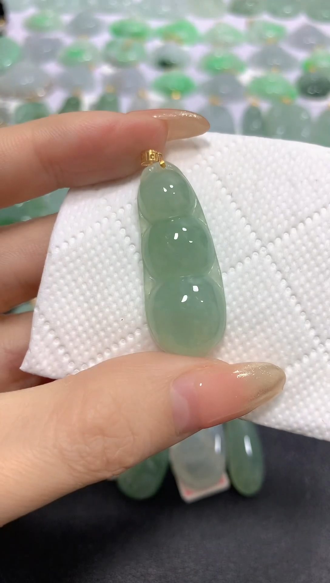 颈饰18K金镶嵌翡翠A货