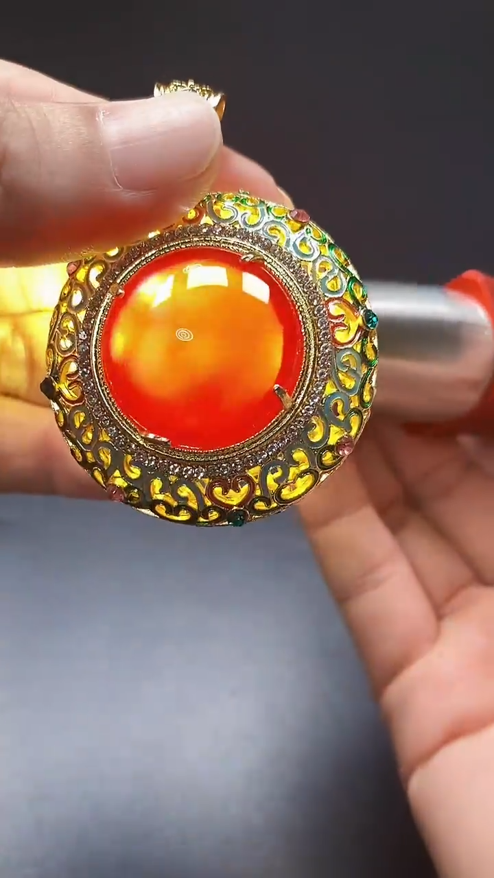 未镶嵌颈饰玛瑙/玉髓P028仿古镂空缅甸赤血红鸽子蛋面吊坠含链