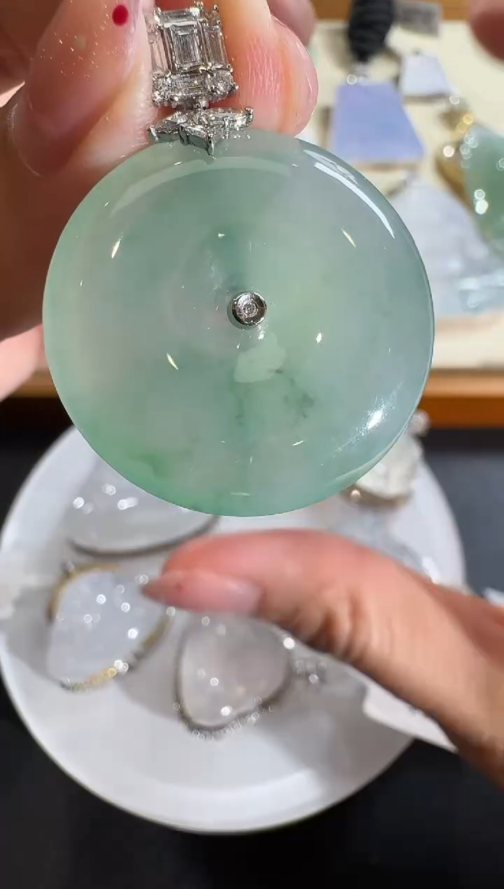 【闪购商品】翡翠吊坠(不含链)18K金镶嵌【源头工厂】钻石镶嵌