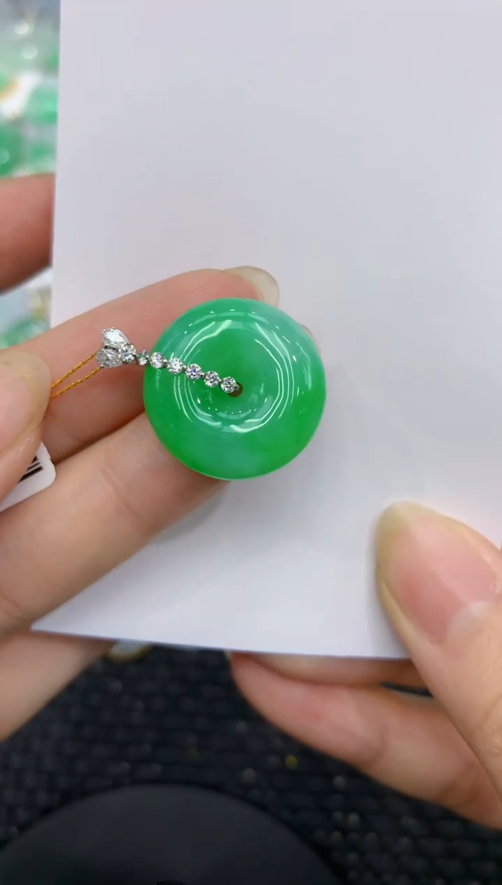 【闪购商品】翡翠颈饰18K金镶嵌8888888888