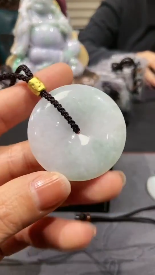 颈饰未镶嵌翡翠亚****?翡翠