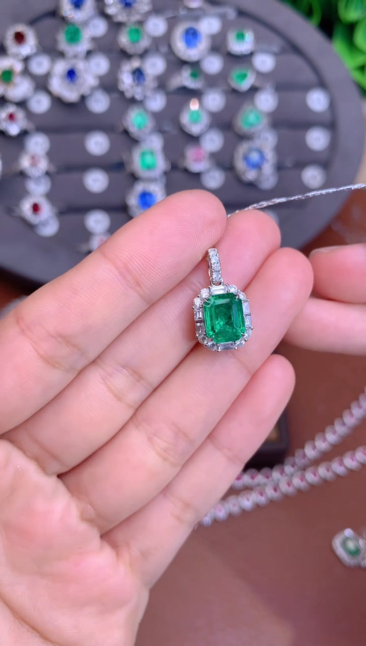 【闪购商品】祖母绿吊坠(不含链)18K金镶嵌1.76CT