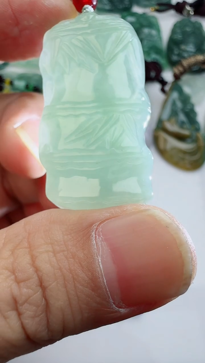 【闪购商品】翡翠颈饰未镶嵌多样性随机发其一