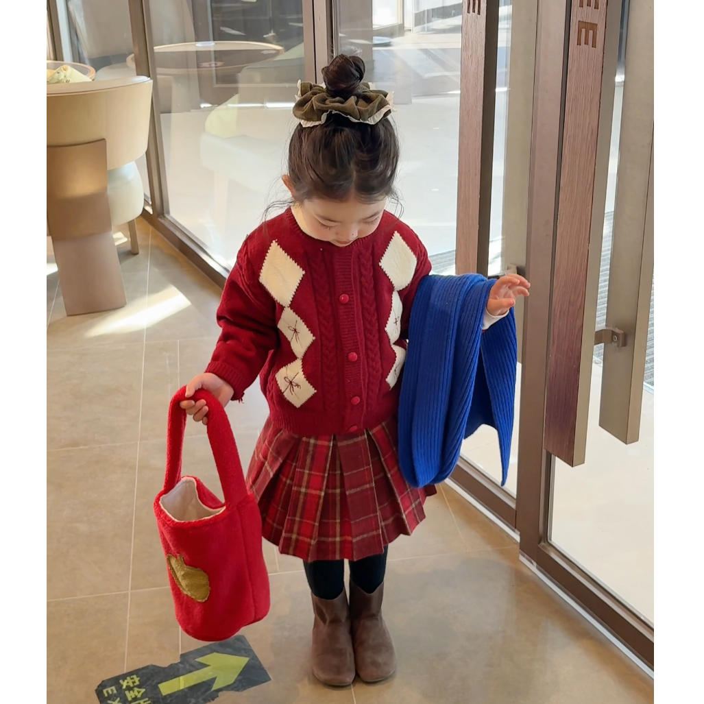 110-150女童红色假两件毛衣+加绒格子裙百褶裙