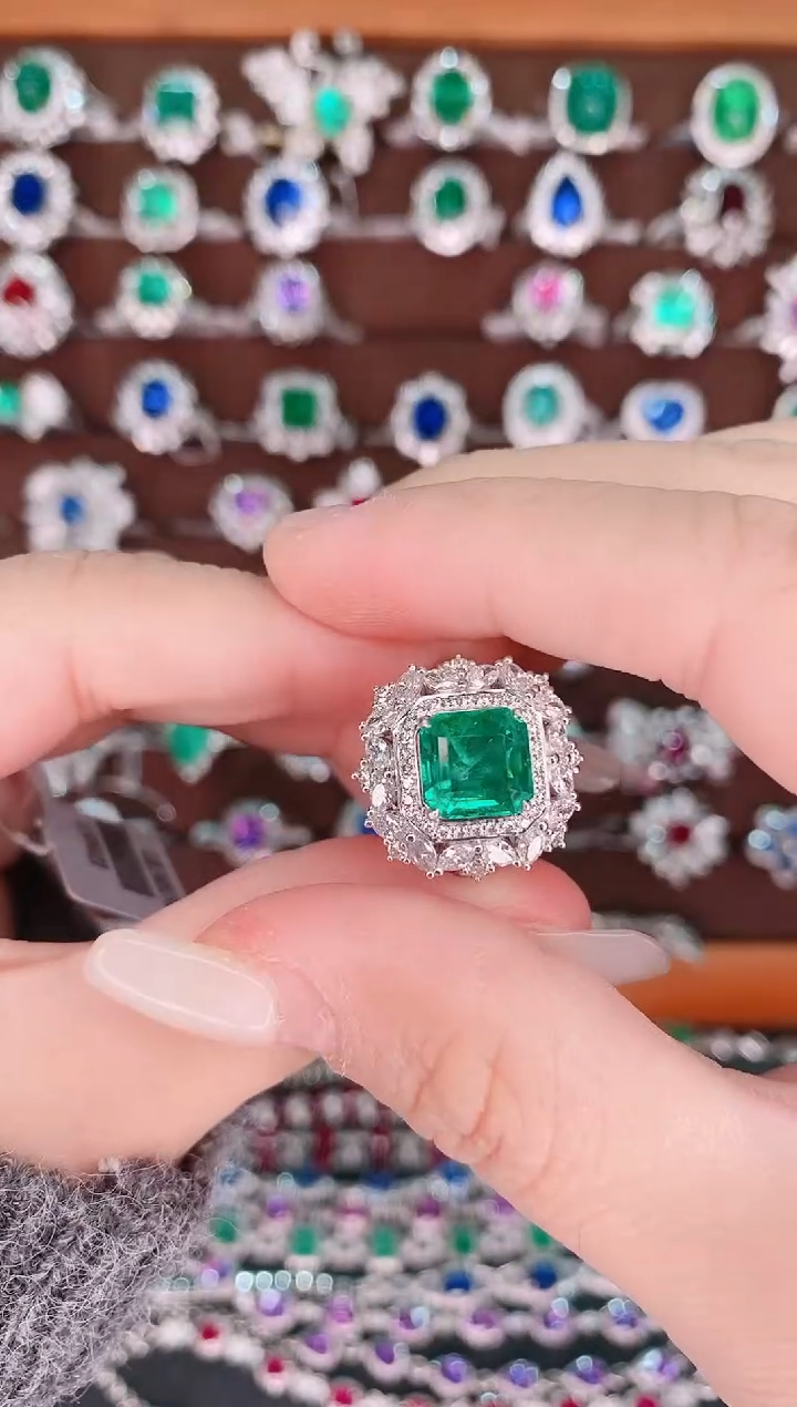 【闪购商品】祖母绿18K金戒指18K金镶嵌2.3克拉