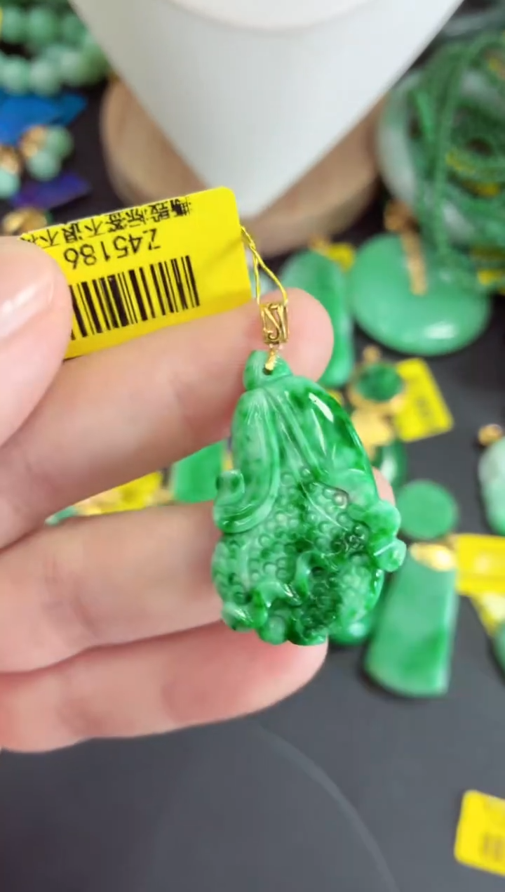 吊坠(不含链)18K金镶嵌翡翠挂件