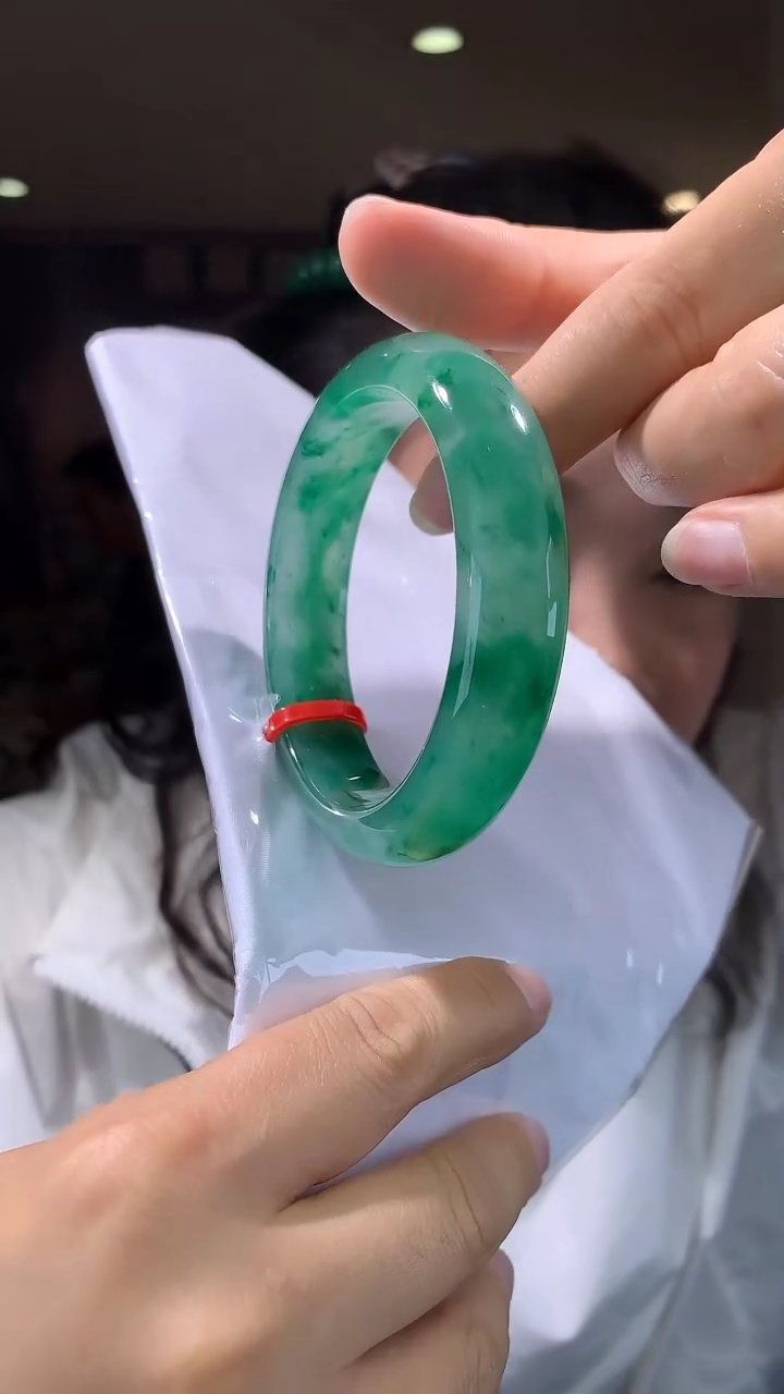 【闪购商品】石英质玉手镯未镶嵌拍一发一