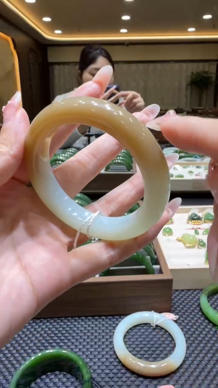 颈饰未镶嵌和田玉手镯55