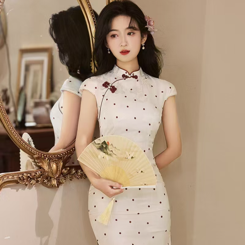 白色波点旗袍2025春夏新款气质素雅绝美新中式少女改良日常连衣裙