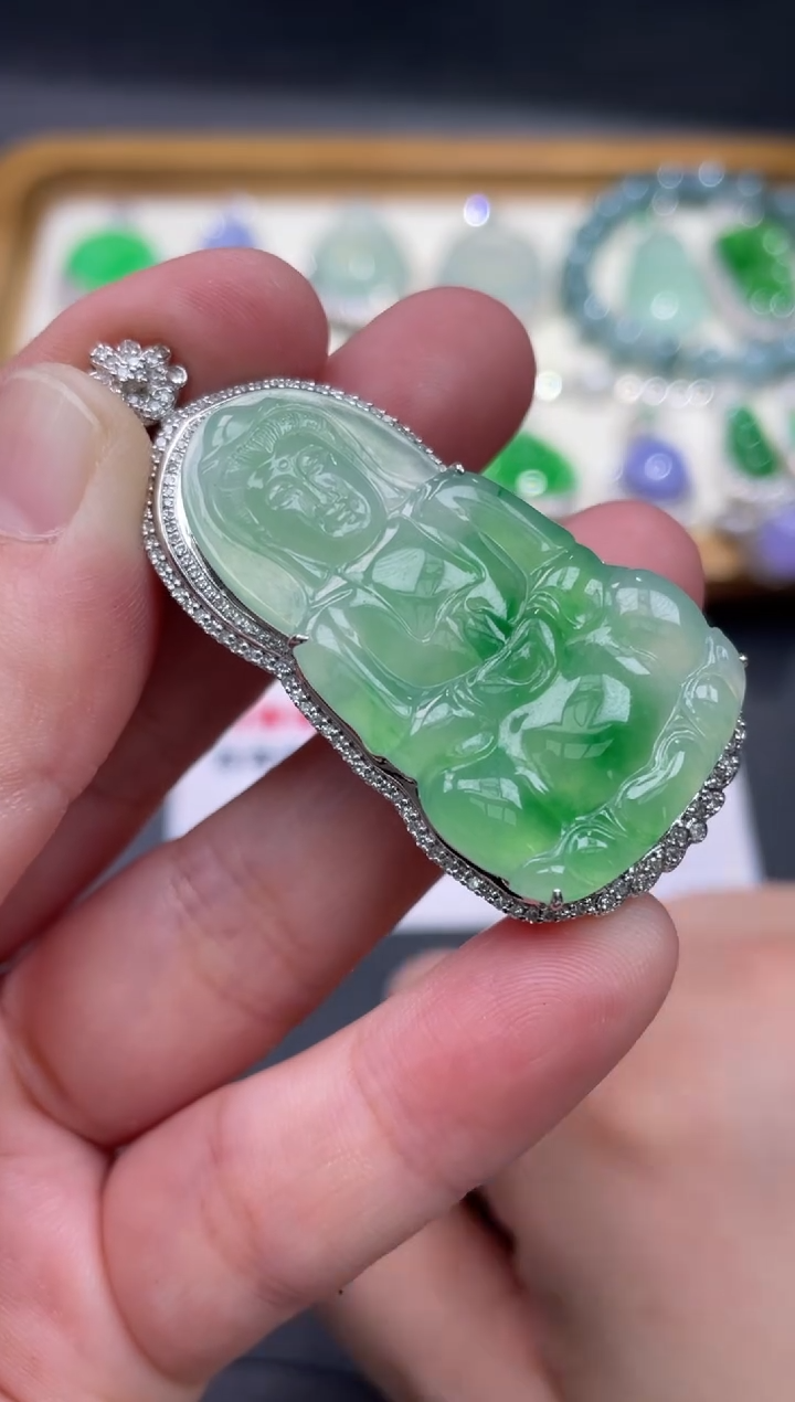 【闪购商品】翡翠颈饰18K金镶嵌57.........