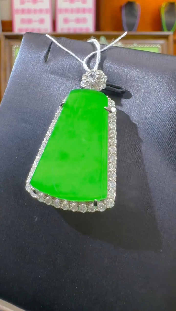 【闪购商品】翡翠吊坠(赠链)银S925镶嵌天然A货翡翠