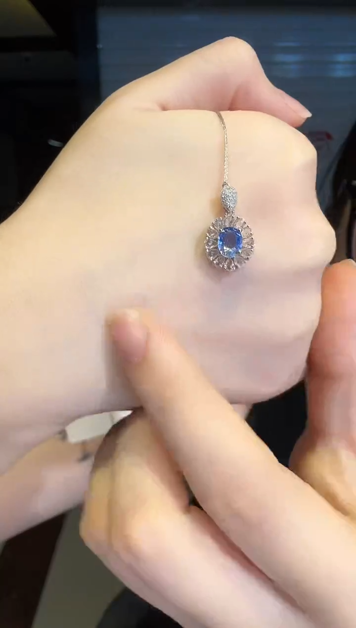 吊坠（不含链）蓝宝石18K金镶嵌1.1ct