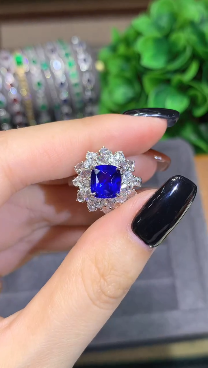 戒指蓝宝石18K金镶嵌3.03CT