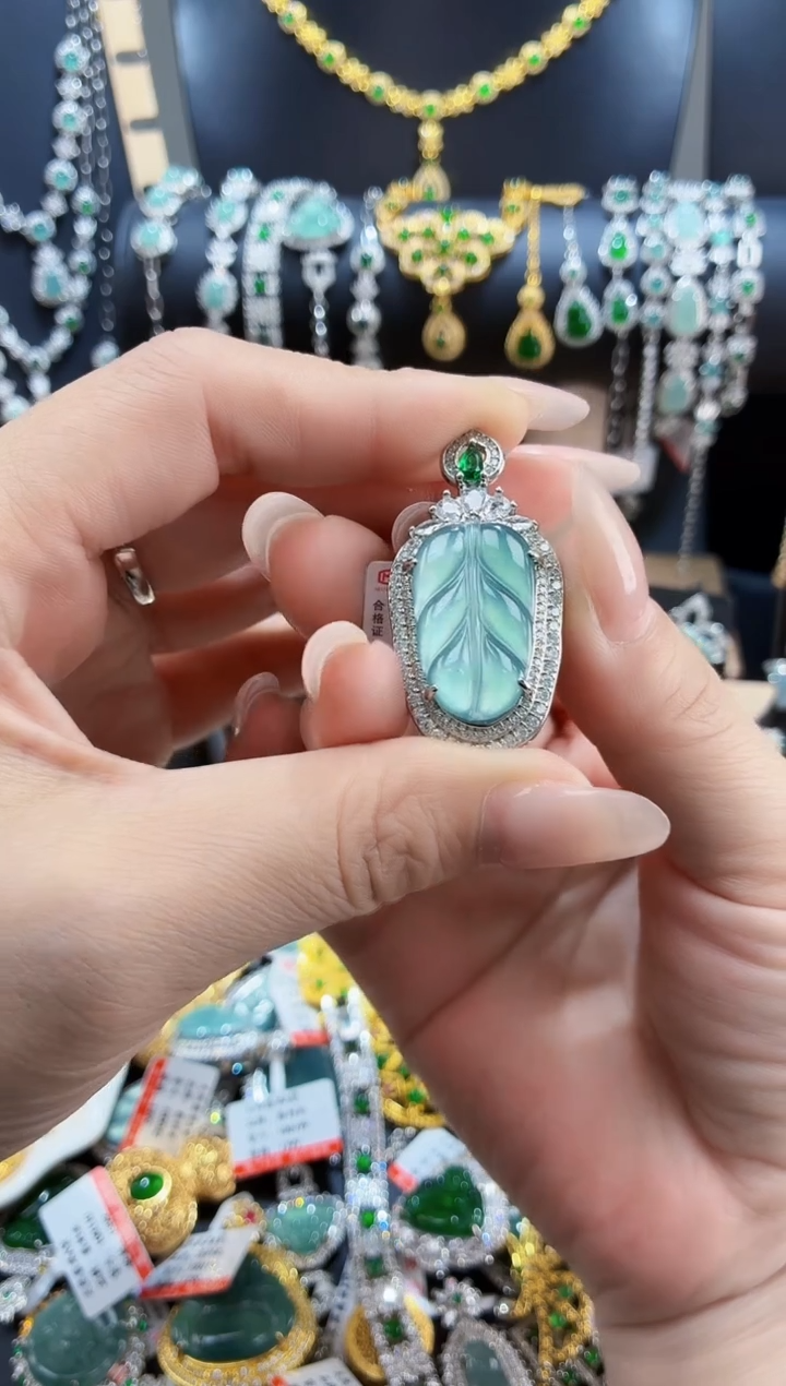 翡翠未镶嵌颈饰天然翡翠A货多样性发其一