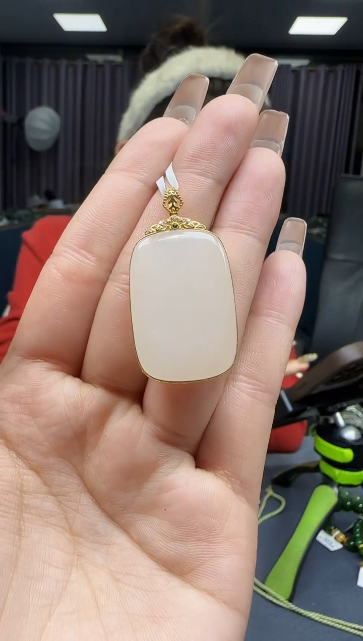 【闪购商品】和田玉挂件18K金镶嵌1