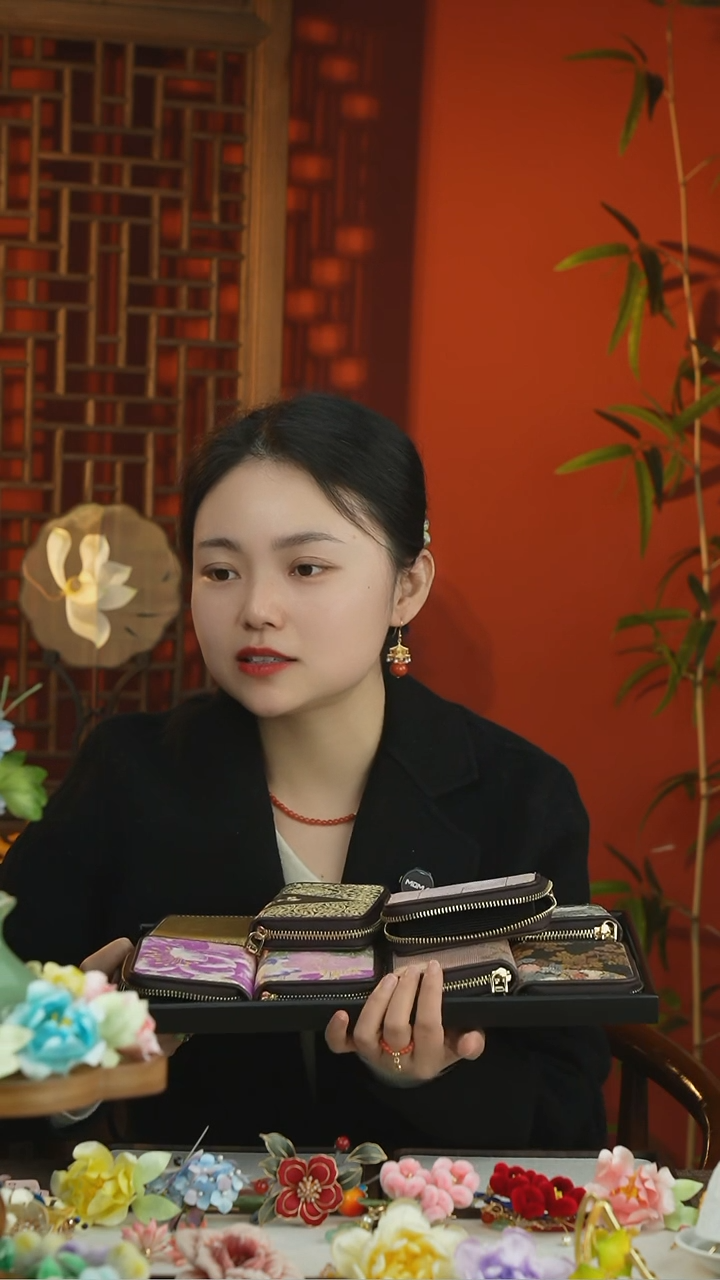 刺绣卡包随机发一个