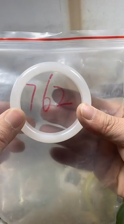 【闪购商品】石英质玉手镯未镶嵌58+762