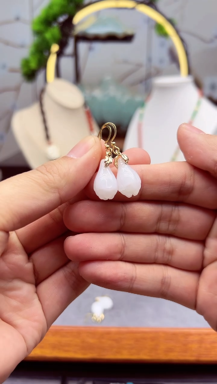 【闪购商品】和田玉耳饰14K金镶嵌e169```````