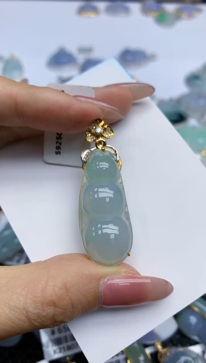 【闪购商品】翡翠挂件18K金镶嵌天然翡翠A货