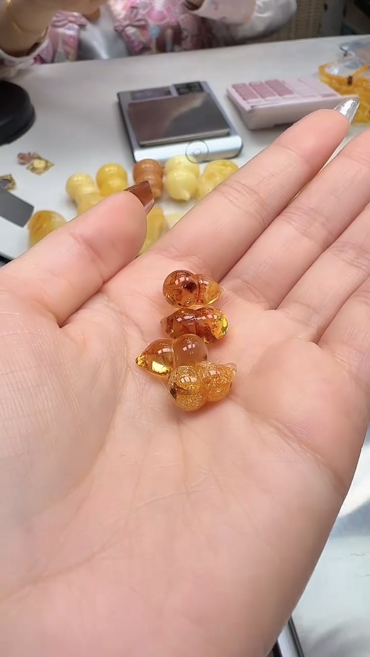 裸石琥珀未镶嵌随机一个