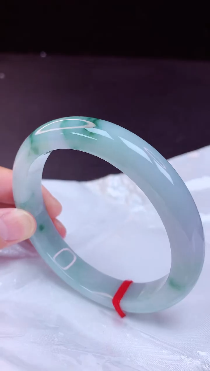 翡翠手镯未镶嵌64+             