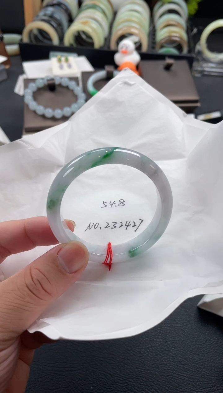 【闪购商品】翡翠手镯未镶嵌54.8正圈