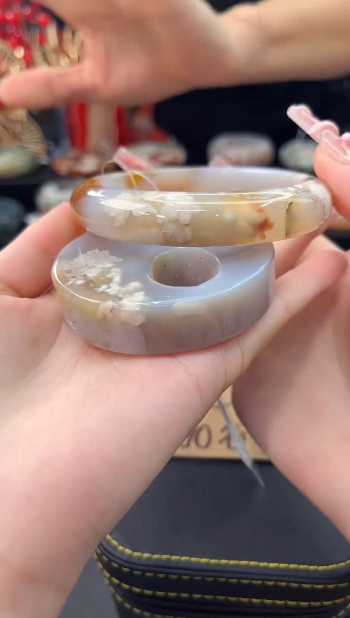 【闪购商品】石英质玉手镯未镶嵌赠送镯心（64圈口）