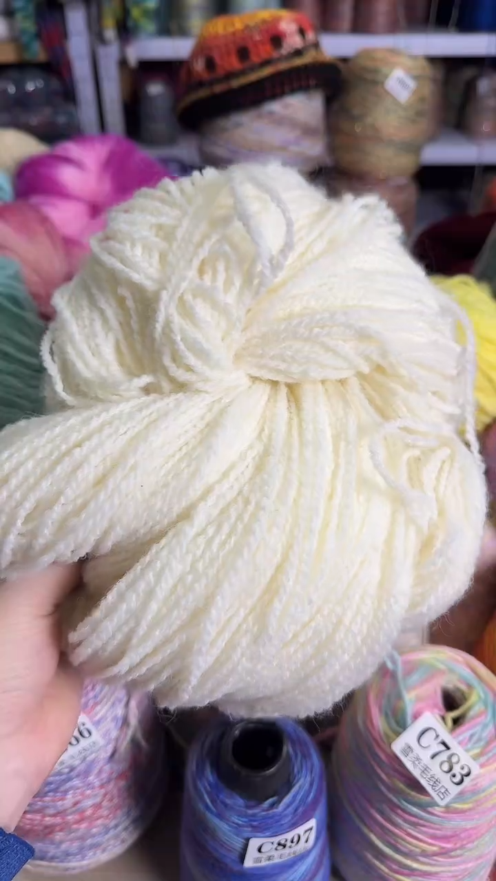 羊毛混纺雪宝奶白色0.6斤