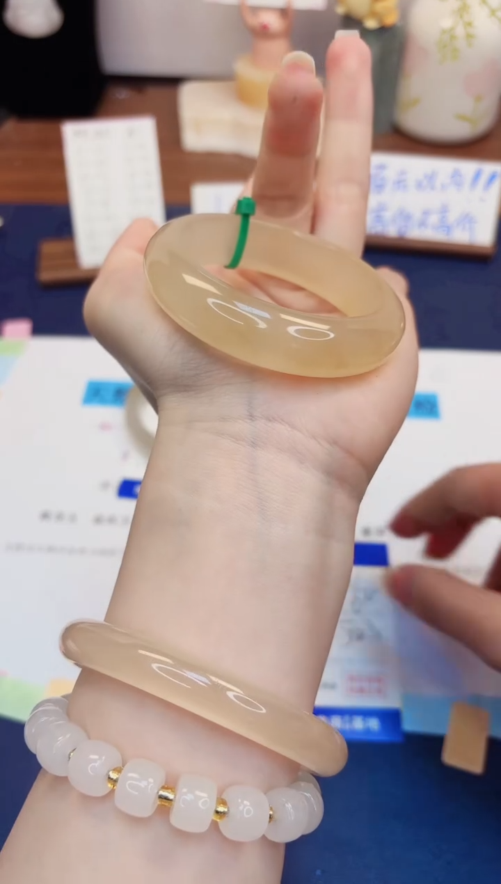 【闪购商品】石英质玉手镯未镶嵌380-财气镯-圈口52