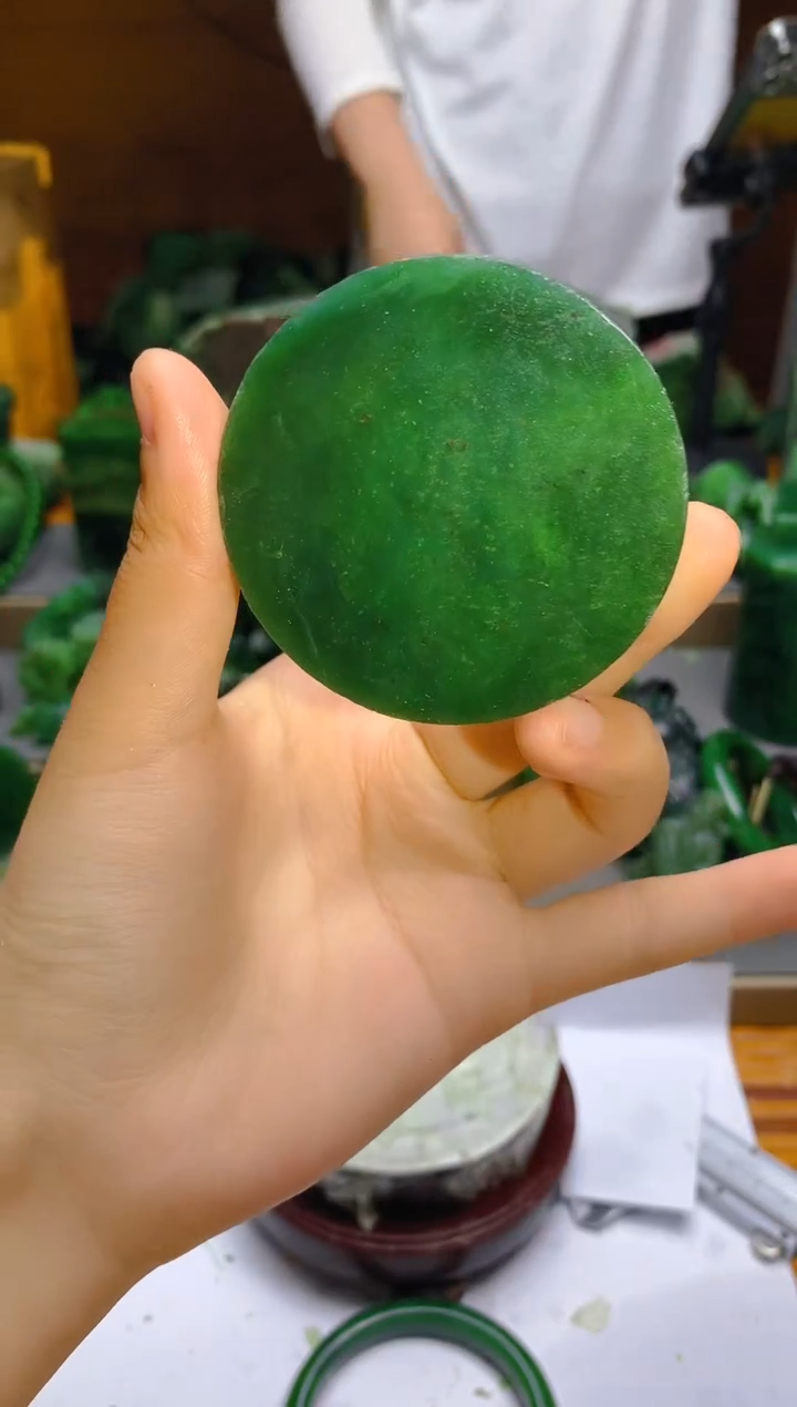 和田玉（碧玉）未镶嵌颈饰随机发货1个