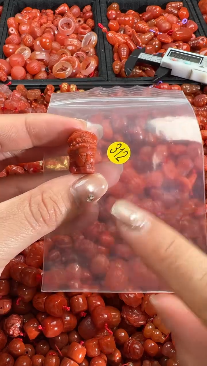 【闪购商品】南红玛瑙颈饰未镶嵌1