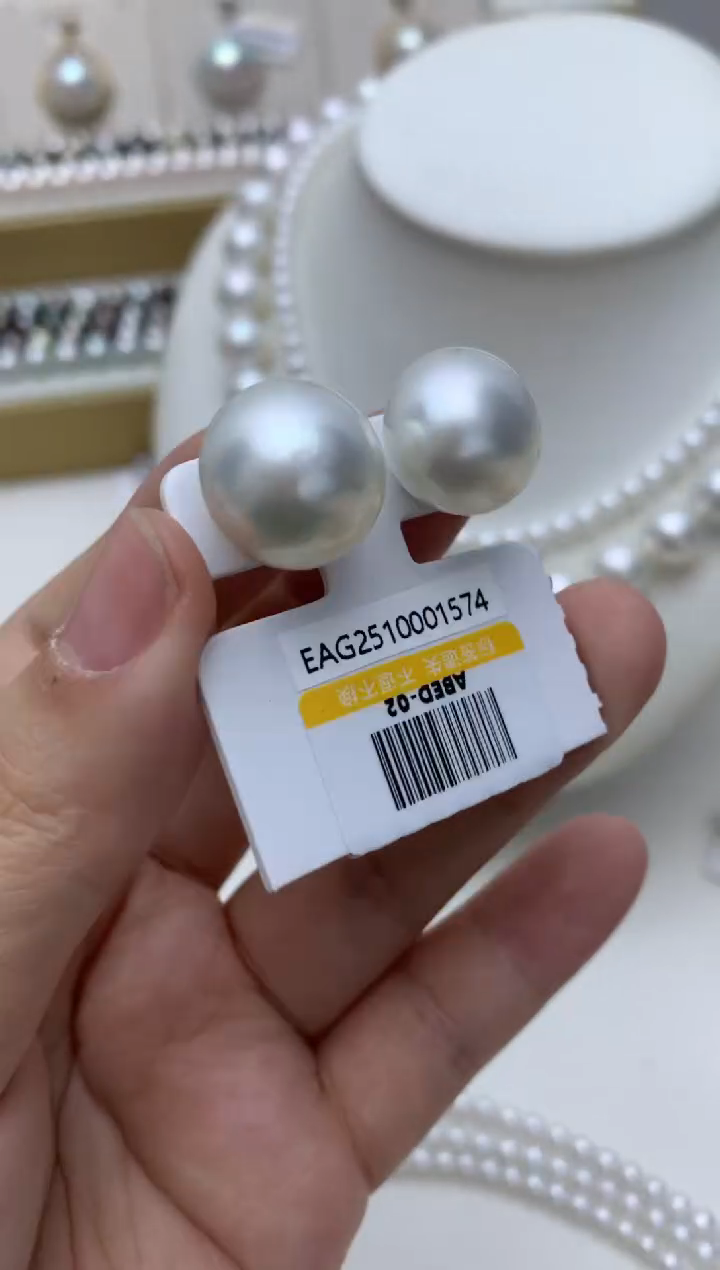 铂Pt900镶嵌耳饰海水珍珠q16 