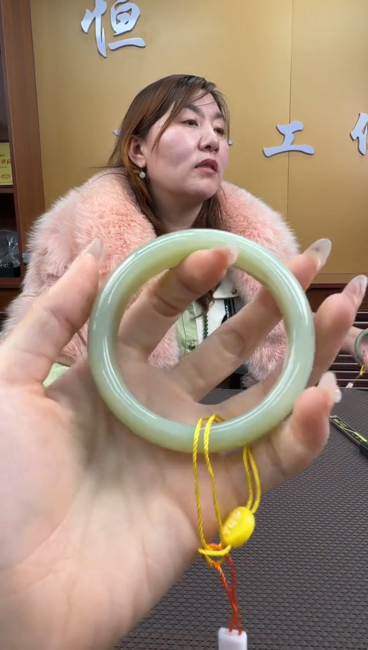 【闪购商品】和田玉手镯未镶嵌57