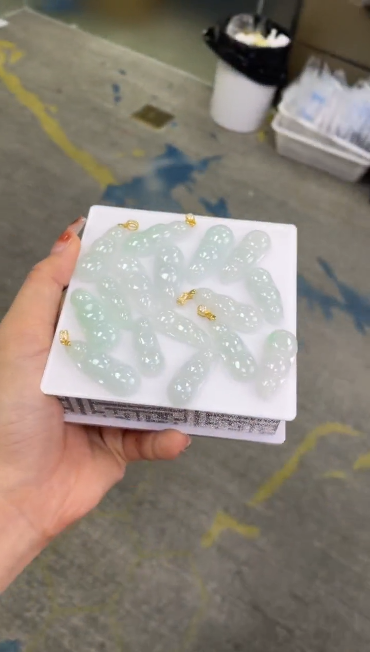 吊坠(赠链)银S925镶嵌翡翠福豆    多样性发货发一件