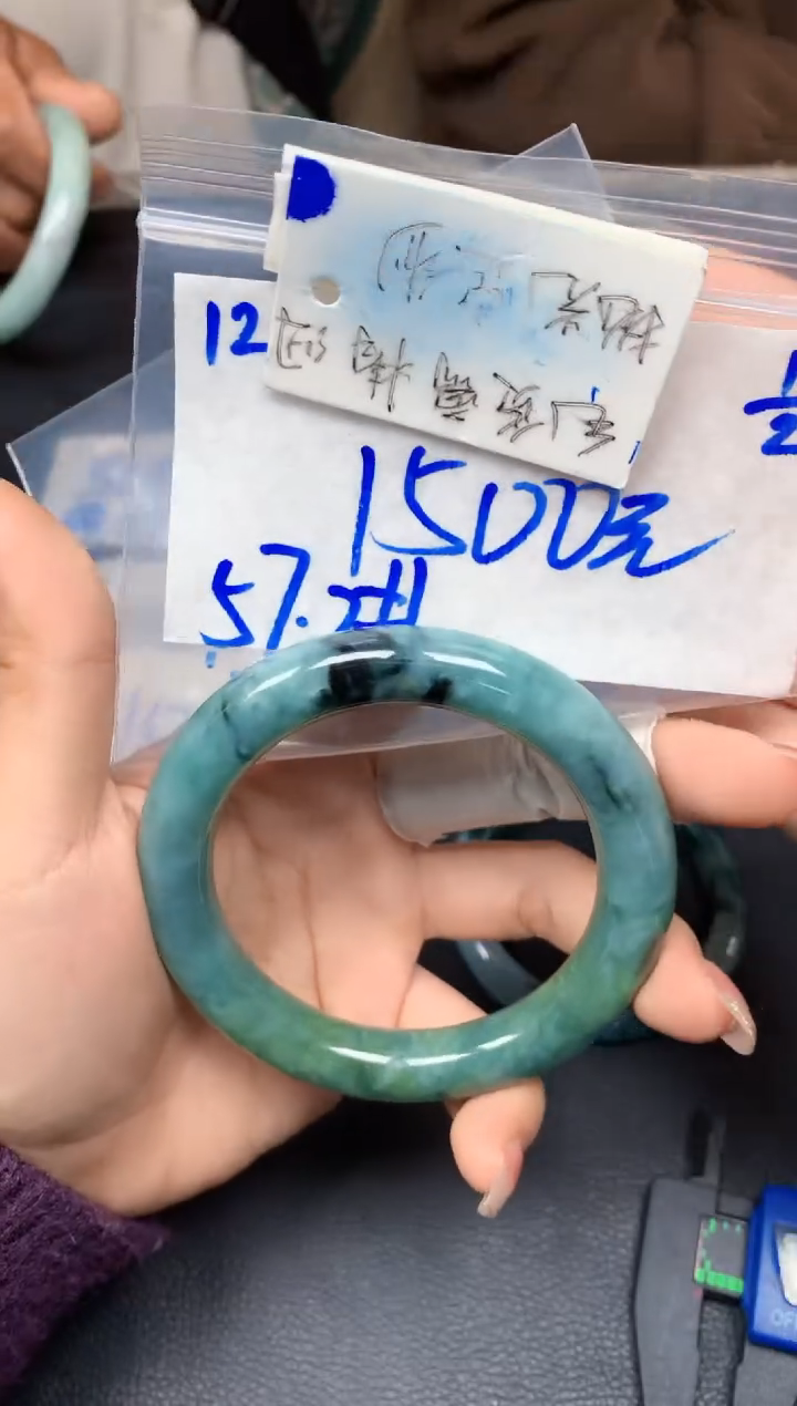 【闪购商品】定制翡翠未镶嵌12毛货需精细抛光手镯多样性拍一发一