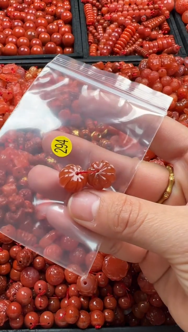 【闪购商品】南红玛瑙颈饰未镶嵌1