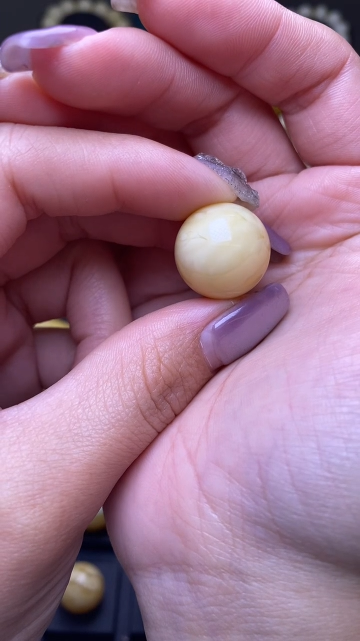 【闪购商品】琥珀裸石未镶嵌葵. 25