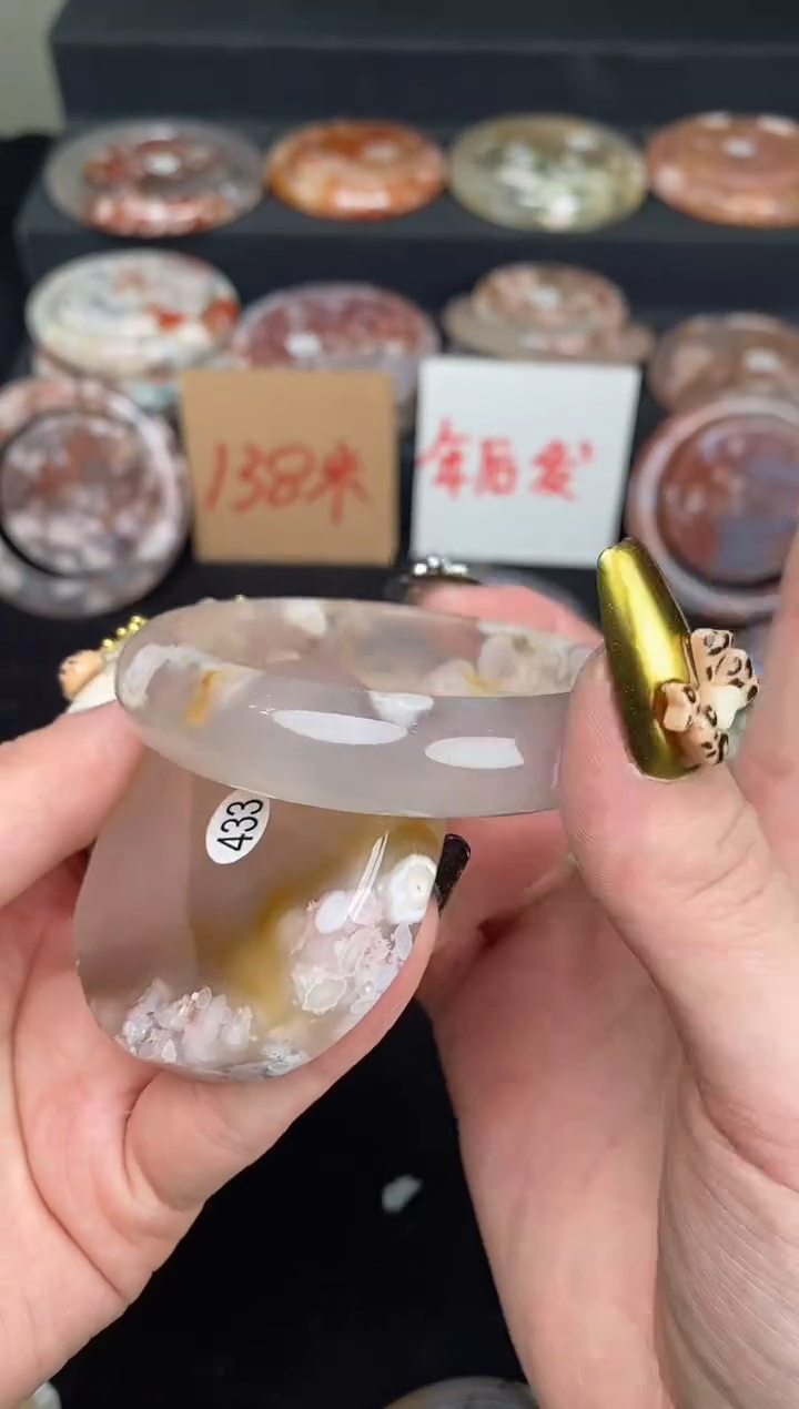 【闪购商品】石英质玉手镯（圆镯）未镶嵌54