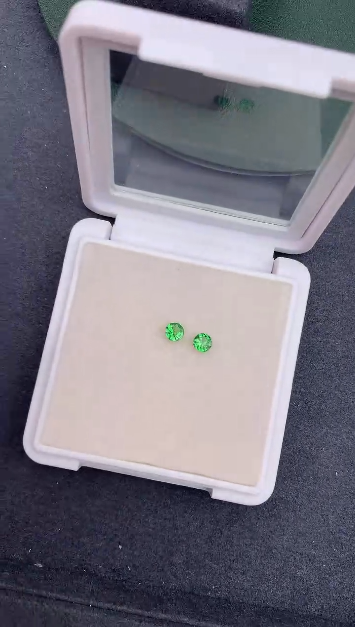 【闪购商品】石榴石裸石未镶嵌45分沙弗莱配对