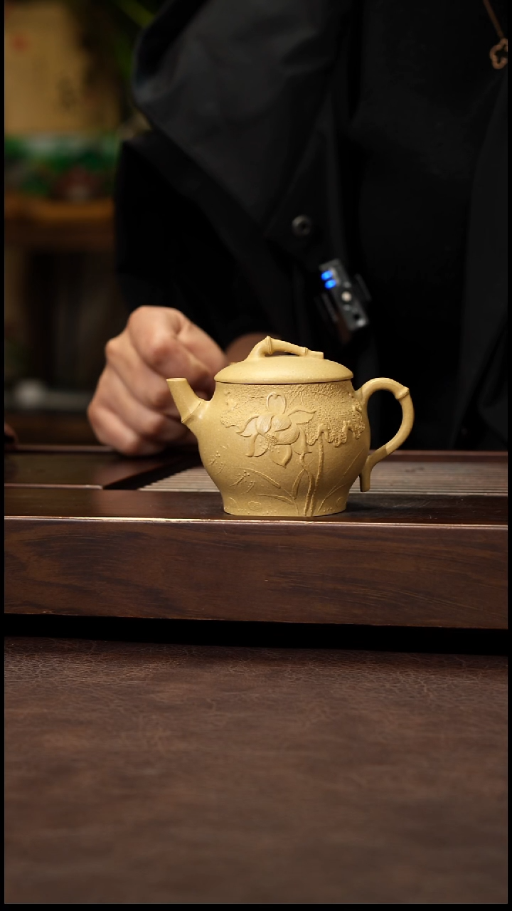 茶壶紫砂本绿泥绘荷花壶