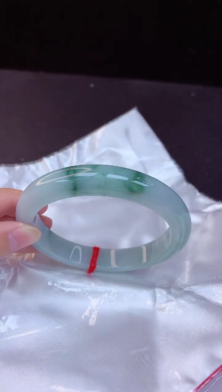 【闪购商品】翡翠手镯未镶嵌64+             
