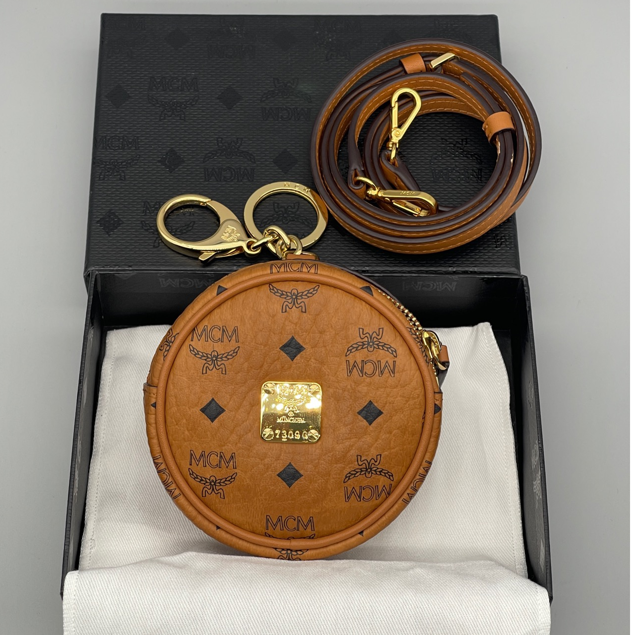 未使用 MCM  闲置MCM mini 圆饼 可做腰包 也有长肩带可斜挎 全套