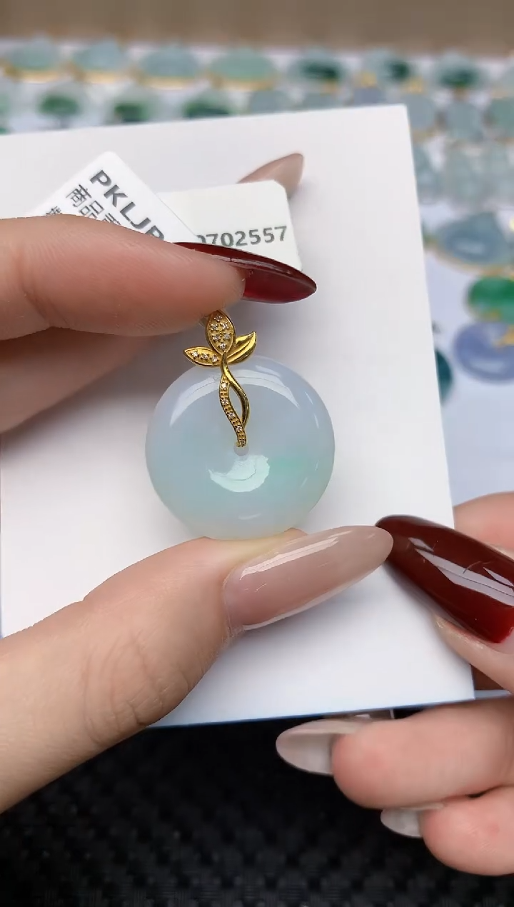 【闪购商品】翡翠颈饰18K金镶嵌天然翡翠a货