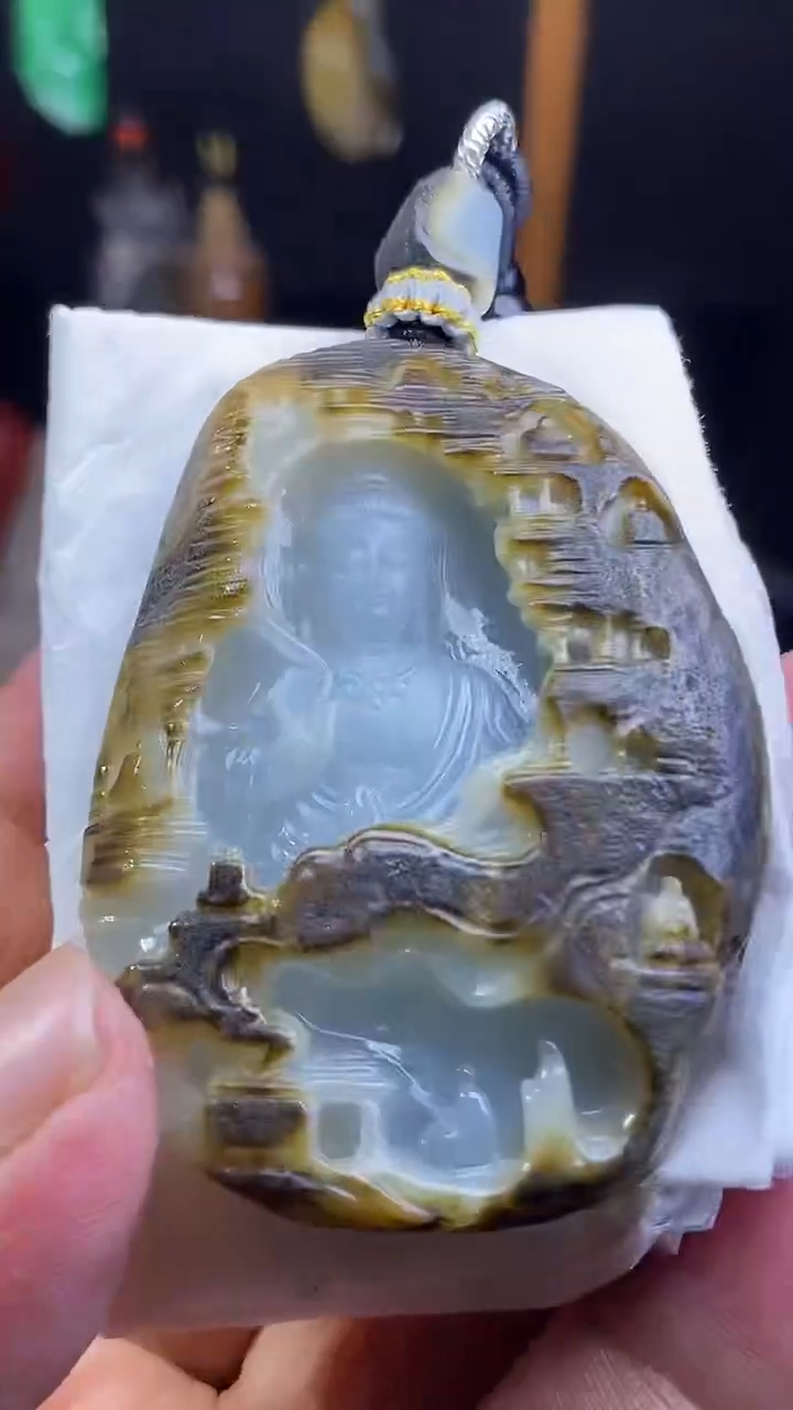 颈饰未镶嵌翡翠老*?翡翠