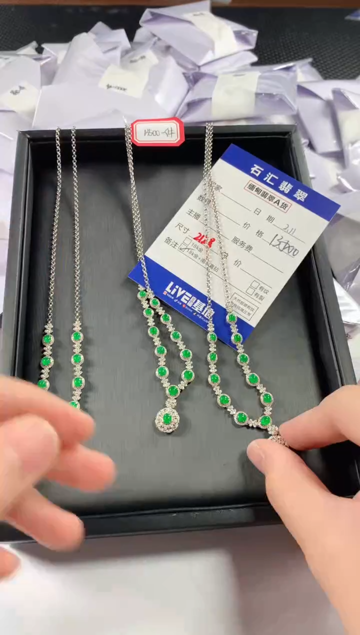 【闪购商品】翡翠颈饰18K金镶嵌多样性发货，发一件