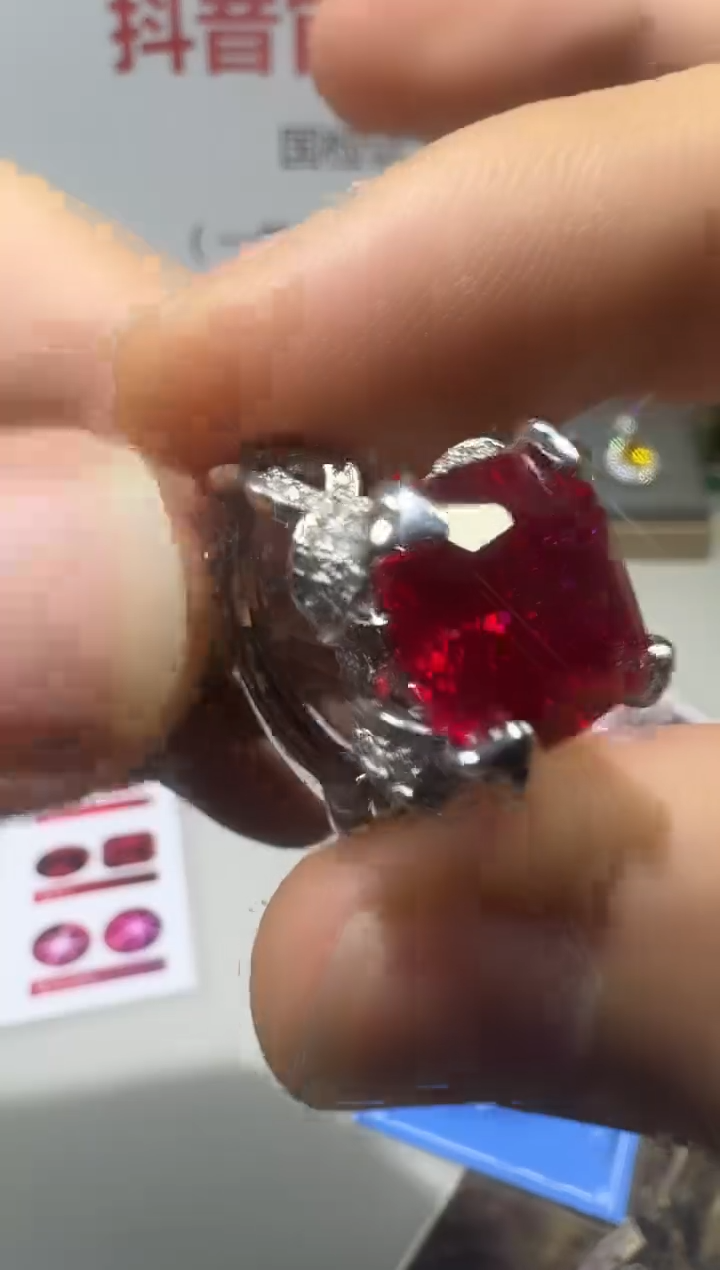 18K金镶嵌戒指红宝石2