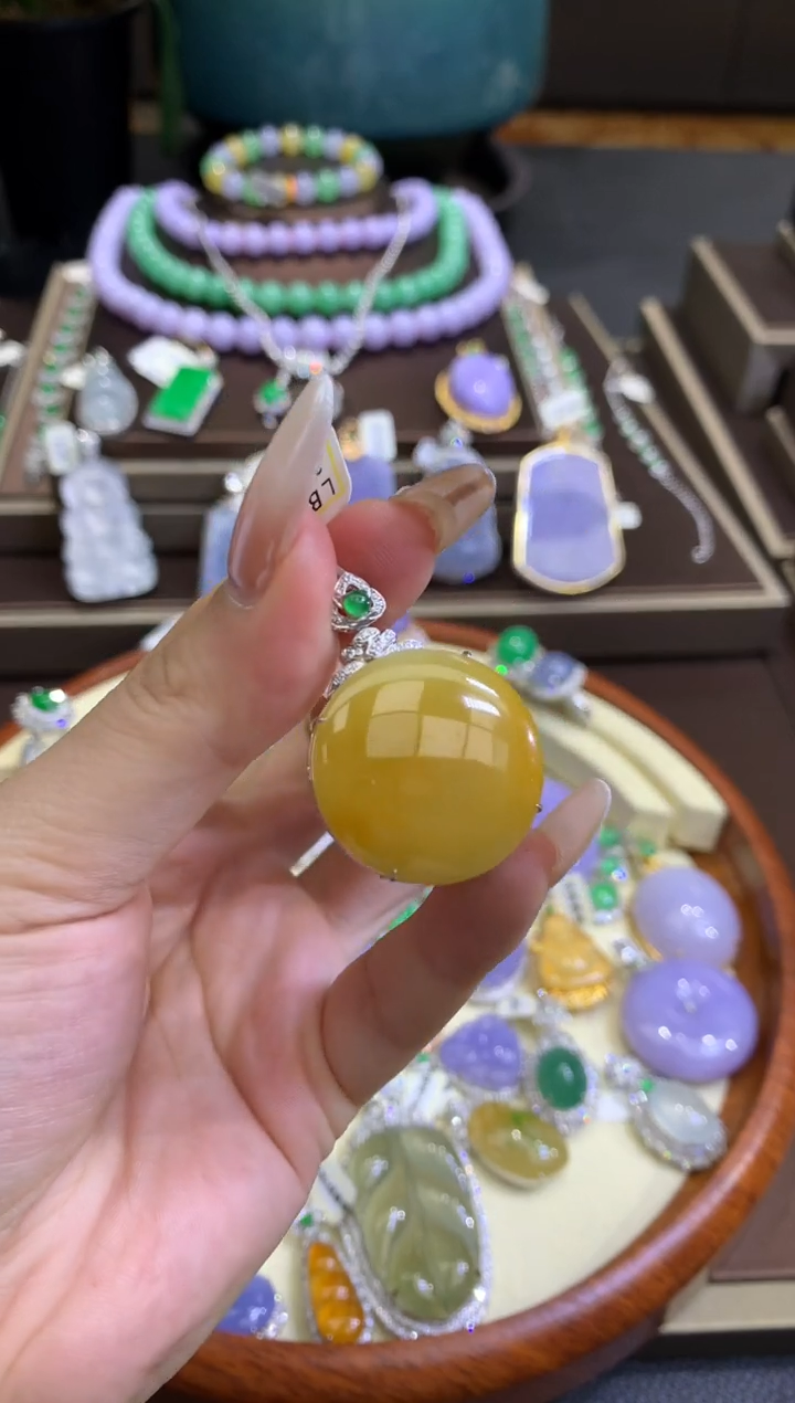【闪购商品】翡翠颈饰18K金镶嵌翡翠吊坠